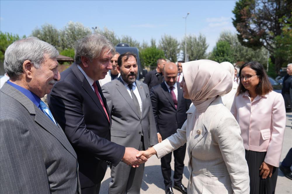 Minister of Family Affairs Göktaş Visits Çınarcık Nursing Homes
