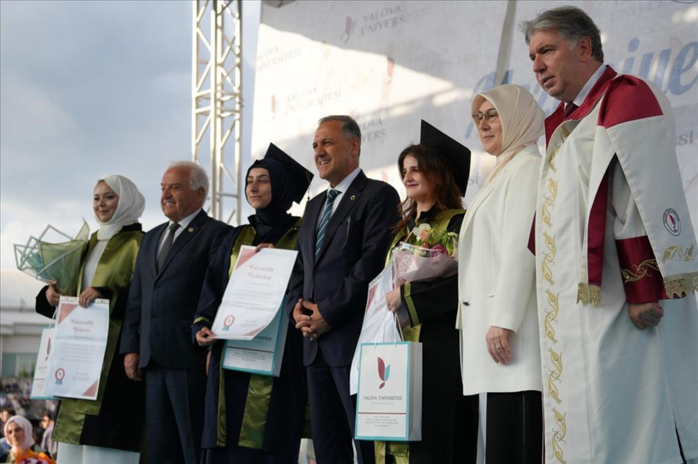 2025-2026 Akademik Yılı Mezuniyet Törenimizi büyük bir gurur ve coşkuyla tamamladık.