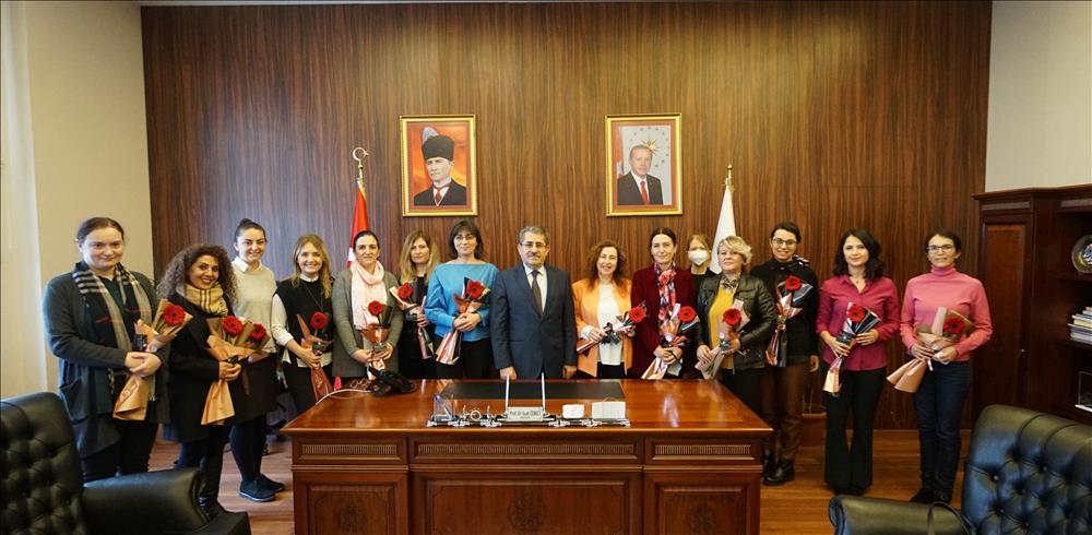 Rektörümüz, Yalova Üniversitesi Bünyesinde Yer Alan Kadın Yöneticilerin Kadınlar Gününü Kutladı