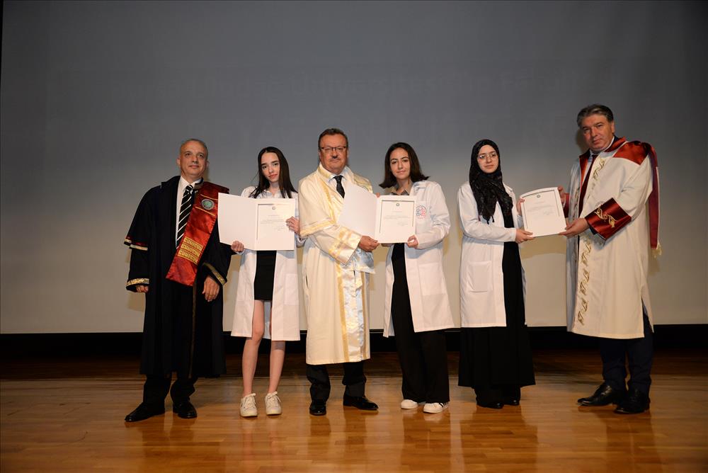 Yalova Üniversitesi Doktor Adayları Beyaz Önlüklerini Giydi