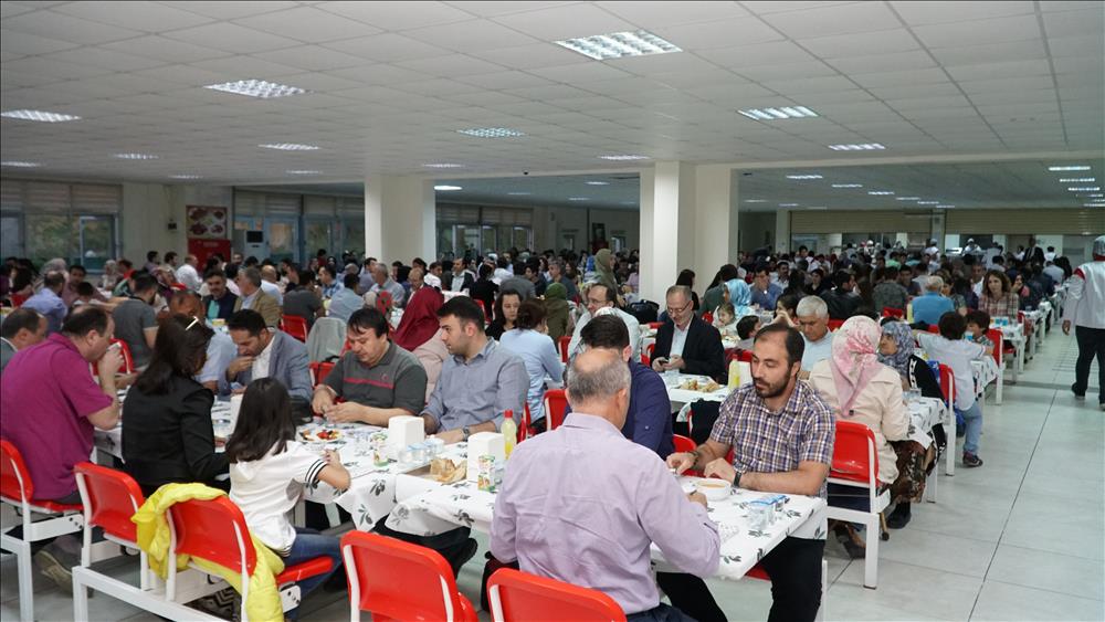 Yalova Üniversitemiz Ailesi İftar Sofrası’nda Bir Araya Geldi