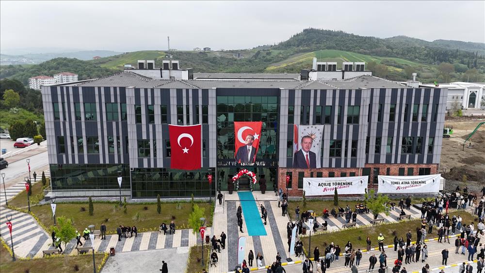 Minister of Health Memişoğlu visited the Faculty of Art and Design