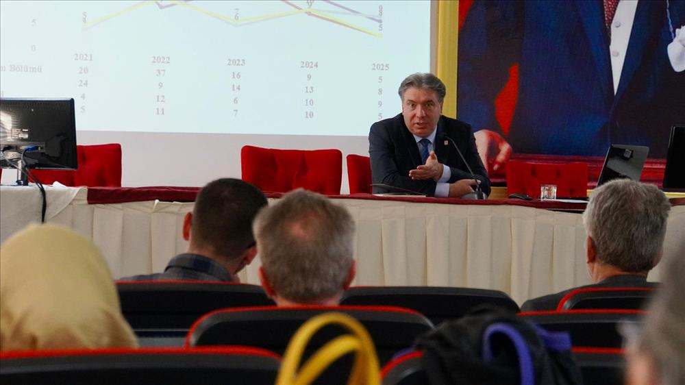  İnsan ve Toplum Bilimleri Fakültesi’nde Akademik Kurul Toplantısı Düzenlendi