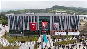 Minister of Health Memişoğlu visited the Faculty of Art and Design