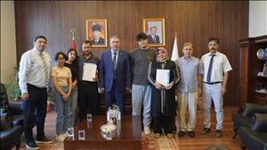 Rektörümüz, Vefat Eden Öğrencimizin Anısına Ailesine Diploma Takdim Etti